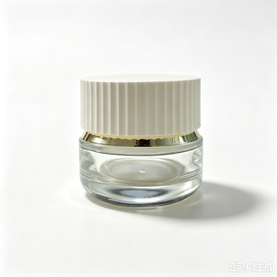 Luxuriöses Glasgefäß 30g und 50g mit vertikal gerippter weißer Kappe und goldenem Zierring für Gesichtscreme-Hautpflegebehälter